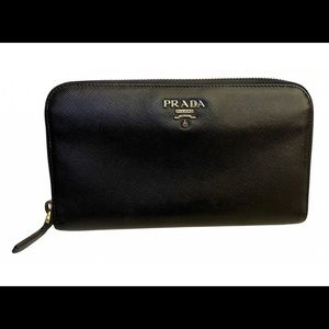 Prada black leather wallet, used, in great condition, with authentication card